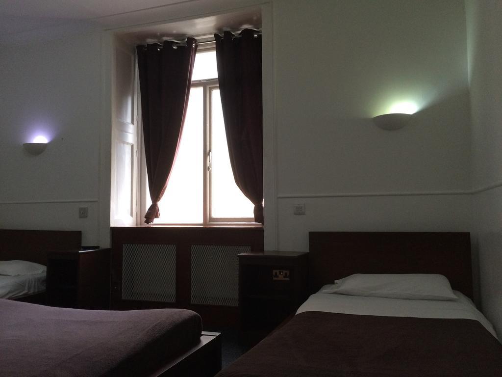 Отель Continental 2*